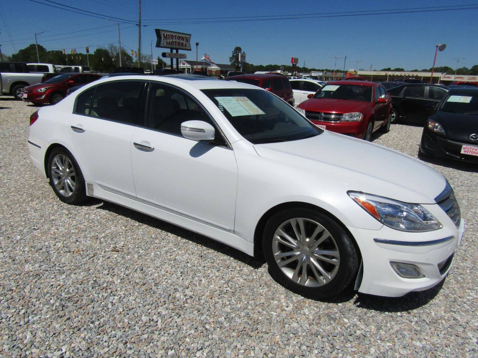 2014 White /Tan Hyundai Genesis (KMHGC4DD2EU) with an V6 engine, Automatic transmission, located at 15016 S Hwy 231, Midland City, AL, 36350, (334) 983-3001, 31.306210, -85.495277 - Photo #0